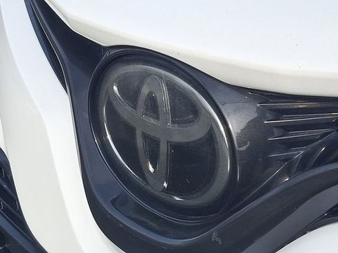 Used 2019 Toyota Camry LE FWD image 30