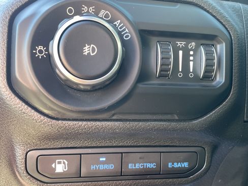 Used 2022 Jeep Wrangler Unlimited Sahara image 12