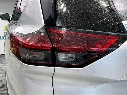 Used 2022 Nissan Rogue SV AWD/4WD image 24