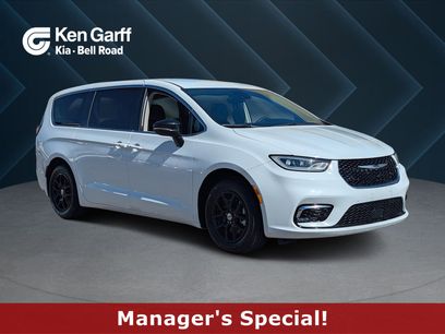 Used 2024 Chrysler Pacifica Touring-L