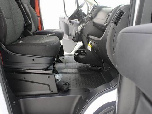 Used 2025 RAM ProMaster 2500 w/ Convenience Group image 17