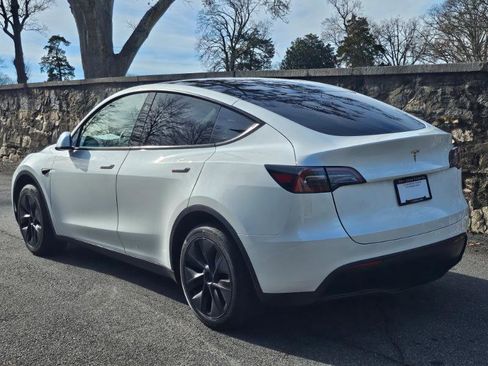 Used 2025 Tesla Model Y Long Range image 12