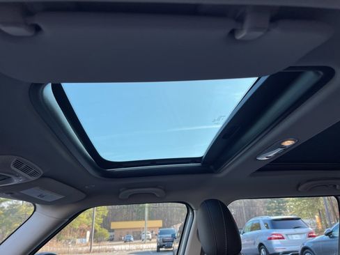 Used 2020 MINI Cooper Clubman S w/ Premium Package image 23