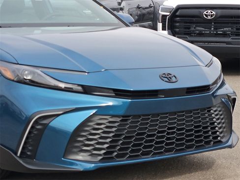 New 2026 Toyota Camry SE image 7