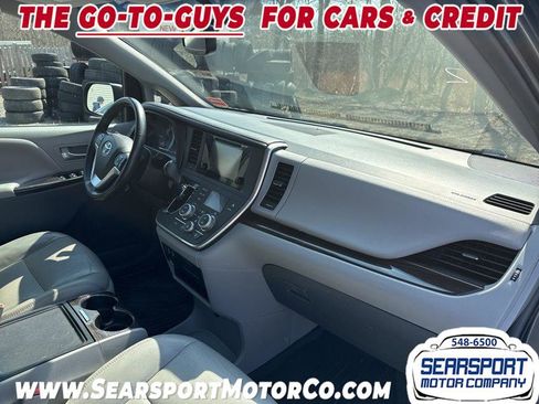 Used 2017 Toyota Sienna XLE AWD/4WD image 13