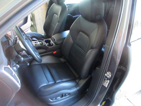 Used 2023 Porsche Cayenne AWD/4WD image 8