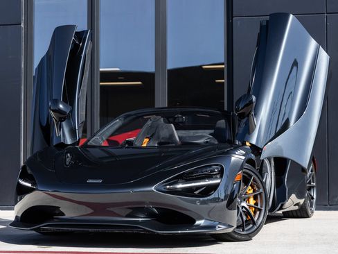 Used 2024 McLaren 750S Spider RWD image 2