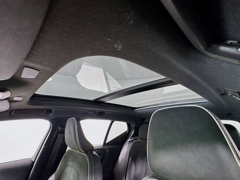 Used 2022 Volvo XC40 T5 R-Design AWD/4WD image 5