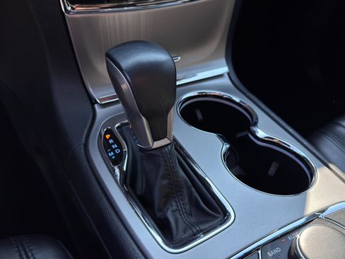 Used 2021 Jeep Grand Cherokee Limited image 20