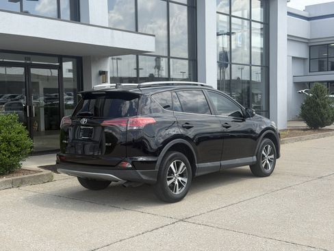 Used 2017 Toyota RAV4 XLE FWD image 4