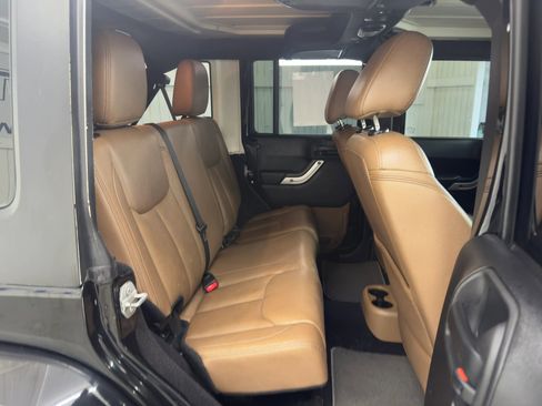 Used 2015 Jeep Wrangler Unlimited Sahara w/ Connectivity Group image 11