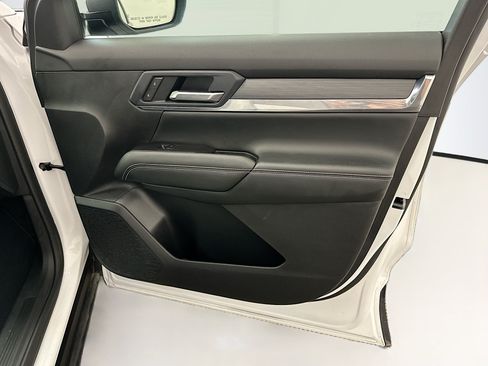 Used 2025 GMC Terrain Elevation AWD/4WD image 33