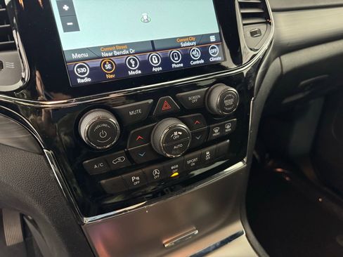 Used 2019 Jeep Grand Cherokee Altitude image 20