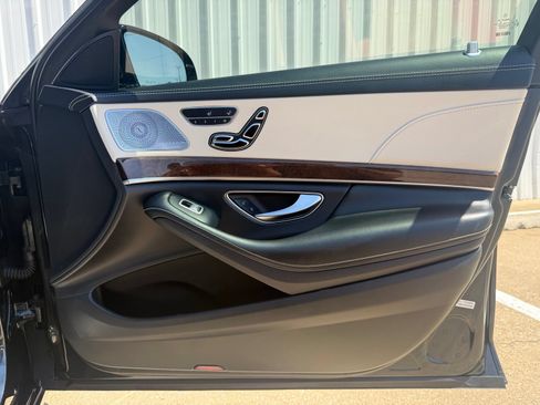 Used 2018 Mercedes-Benz S 560 Sedan image 27