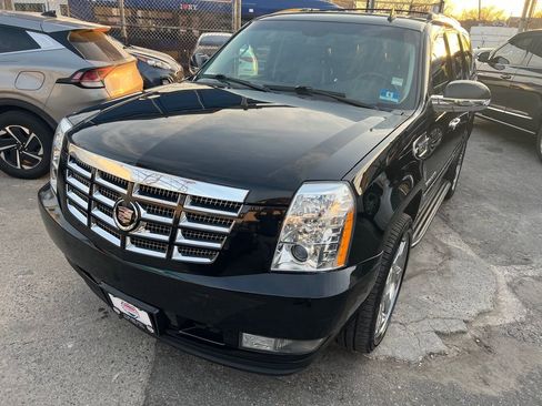 Used 2010 Cadillac Escalade 4WD Hybrid image 1