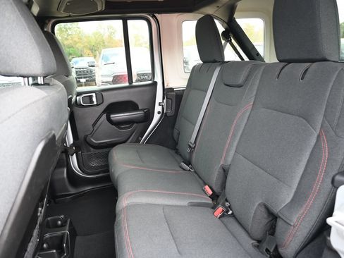 Used 2024 Jeep Wrangler Unlimited Rubicon AWD/4WD image 15