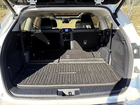 Used 2024 Toyota Highlander Platinum image 24