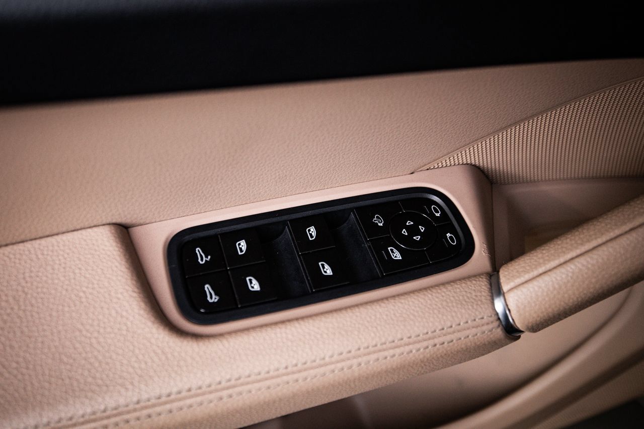 Used 2019 Porsche Cayenne AWD/4WD image 21