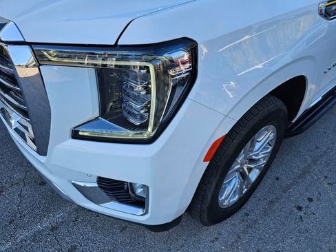 Used 2023 GMC Yukon XL SLT w/ SLT Luxury Package image 16