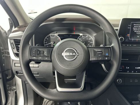 Used 2023 Nissan Rogue SV image 14