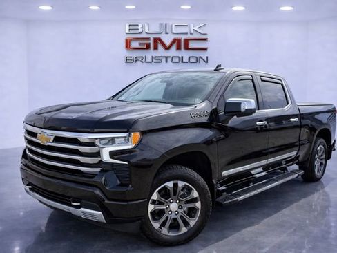 Used 2023 Chevrolet Silverado 1500 High Country w/ Technology Package image 3