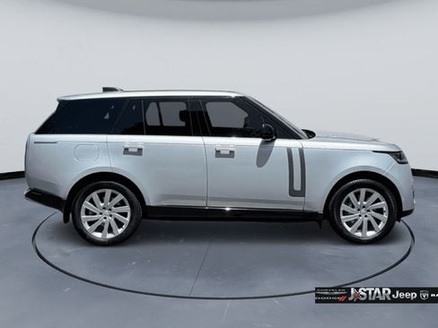 Used 2024 Land Rover Range Rover SE AWD/4WD image 4