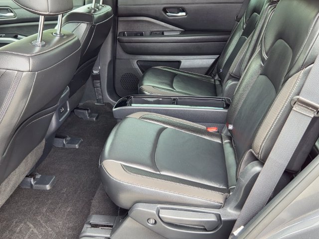 Used 2025 Nissan Pathfinder SL w/ SL Premium Package FWD image 14