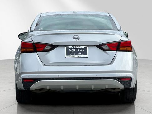 Used 2024 Nissan Altima 2.5 SV image 4