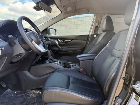 Used 2022 Nissan Rogue Sport SL FWD image 16
