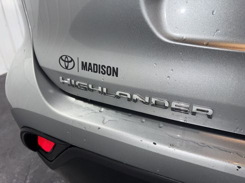 Used 2024 Toyota Highlander LE image 37