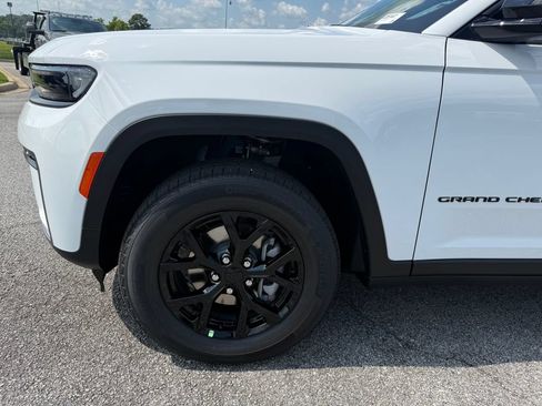New 2026 Jeep Grand Cherokee Altitude RWD image 22