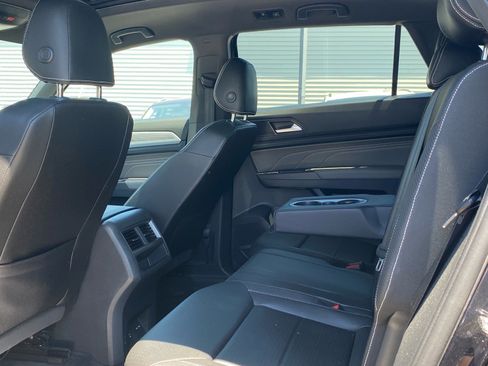 Certified 2023 Volkswagen Atlas Cross Sport SE w/ Panoramic Sunroof Package AWD/4WD image 16