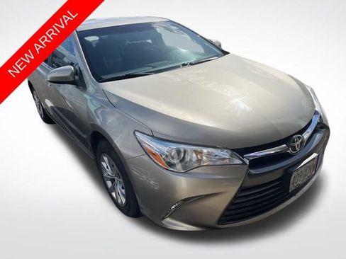 Used 2015 Toyota Camry LE FWD image 1