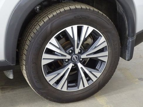 Used 2022 Nissan Rogue SV image 39