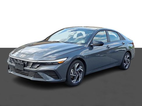 Used 2025 Hyundai Elantra SEL FWD image 3