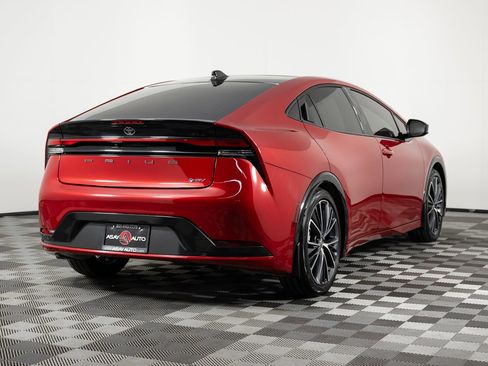 Used 2025 Toyota Prius XLE image 7