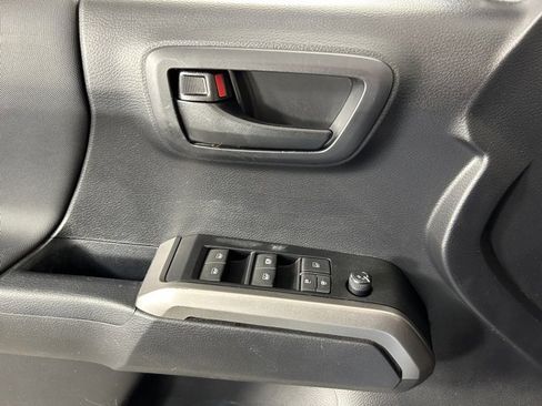Used 2021 Toyota Tacoma SR5 w/ Trail Edition image 23