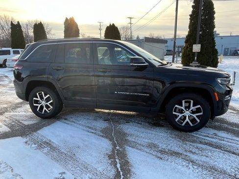 Used 2023 Jeep Grand Cherokee Limited image 7