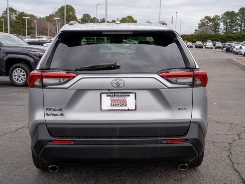 Used 2019 Toyota RAV4 XLE Premium image 4