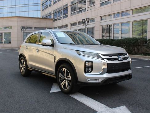 Used 2021 Mitsubishi Outlander Sport SE image 1