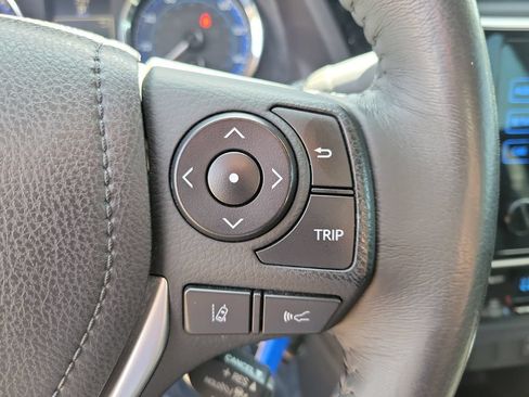 Used 2017 Toyota Corolla SE FWD image 21