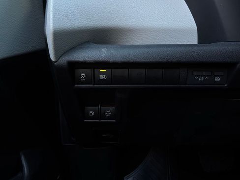 Used 2025 Toyota Sienna XLE FWD image 27