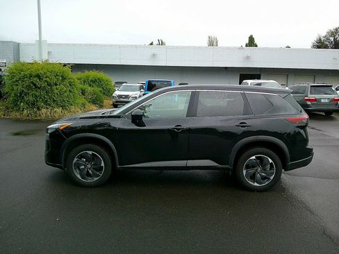 Used 2024 Nissan Rogue SV AWD/4WD image 2