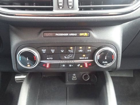Certified 2024 Ford Escape ST-Line AWD/4WD image 33