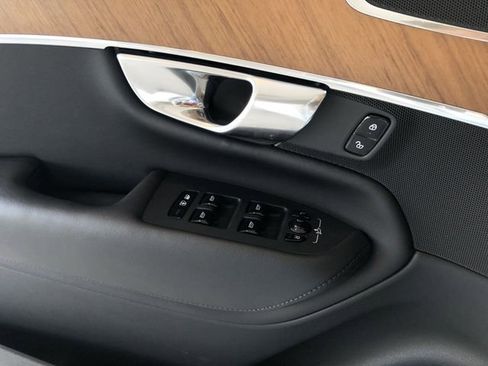 Used 2025 Volvo XC90 B6 Plus image 25