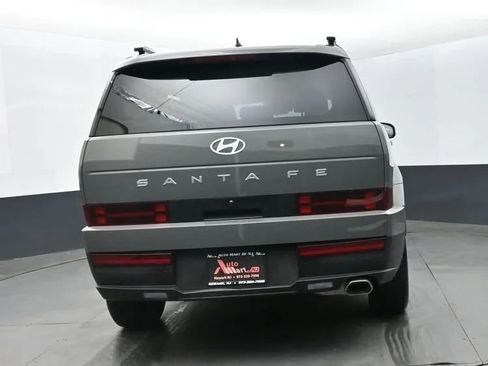 Used 2025 Hyundai Santa Fe SEL FWD image 8