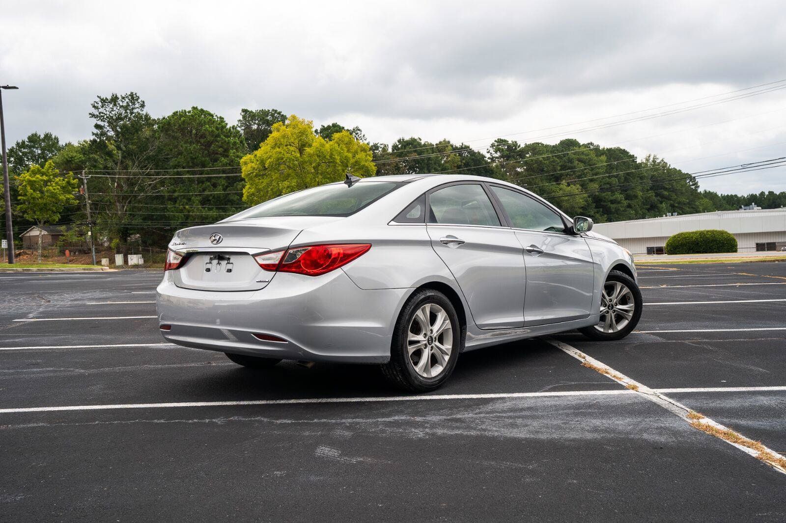 Used 2012 Hyundai Sonata Limited FWD image 2