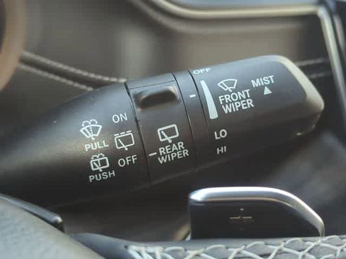 Used 2025 Jeep Grand Cherokee Limited w/ Luxury Tech Group II image 28