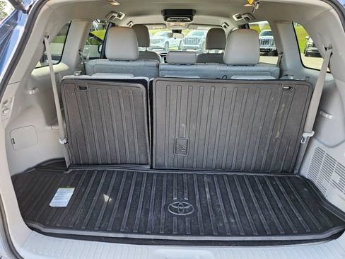 Used 2019 Toyota Highlander Plus FWD image 22