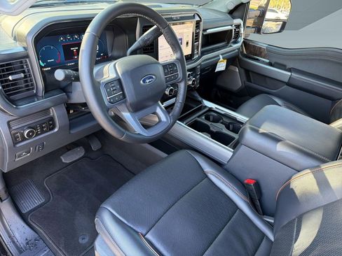 Used 2025 Ford F250 Lariat w/ Chrome Package image 4